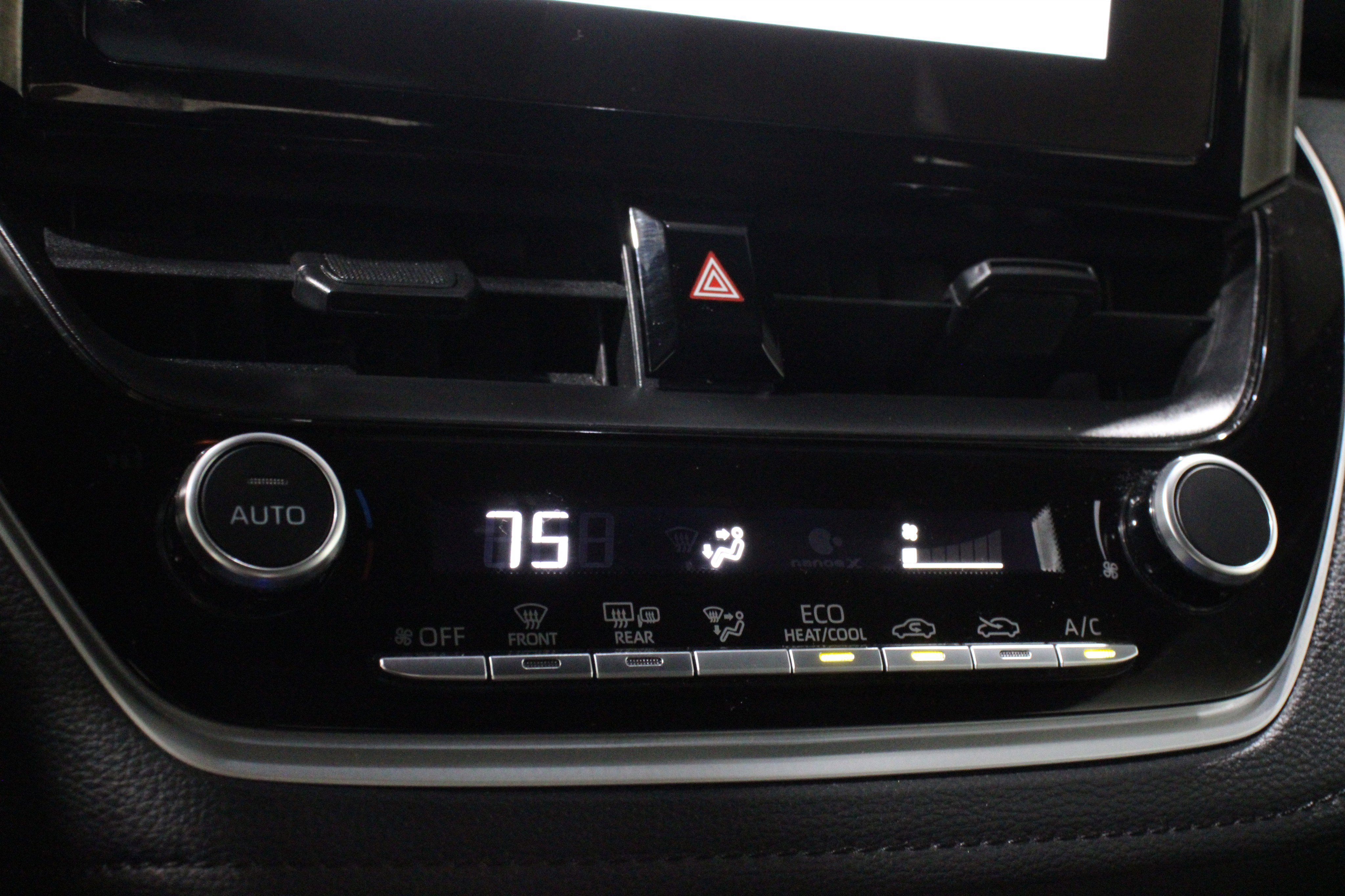 Used 2025 Toyota Corolla SE image 19