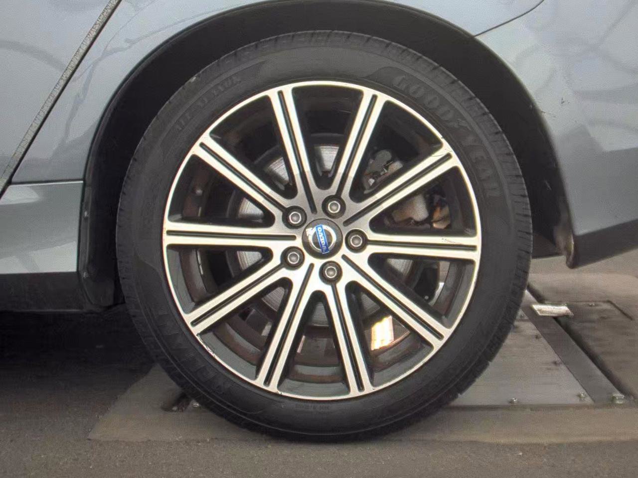 Used 2017 Volvo S60 T5 Inscription AWD/4WD image 9