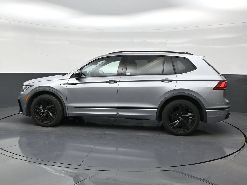 Used 2023 Volkswagen Tiguan SE R-Line FWD image 2