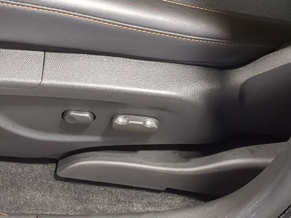 Used 2020 Chevrolet Trax LT w/ LT Convenience Package image 21