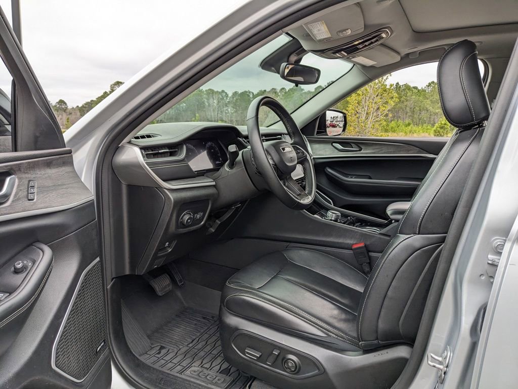 Used 2022 Jeep Grand Cherokee Limited image 37