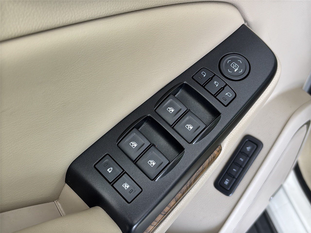 Used 2018 GMC Yukon Denali w/ Open Road Package RWD image 15