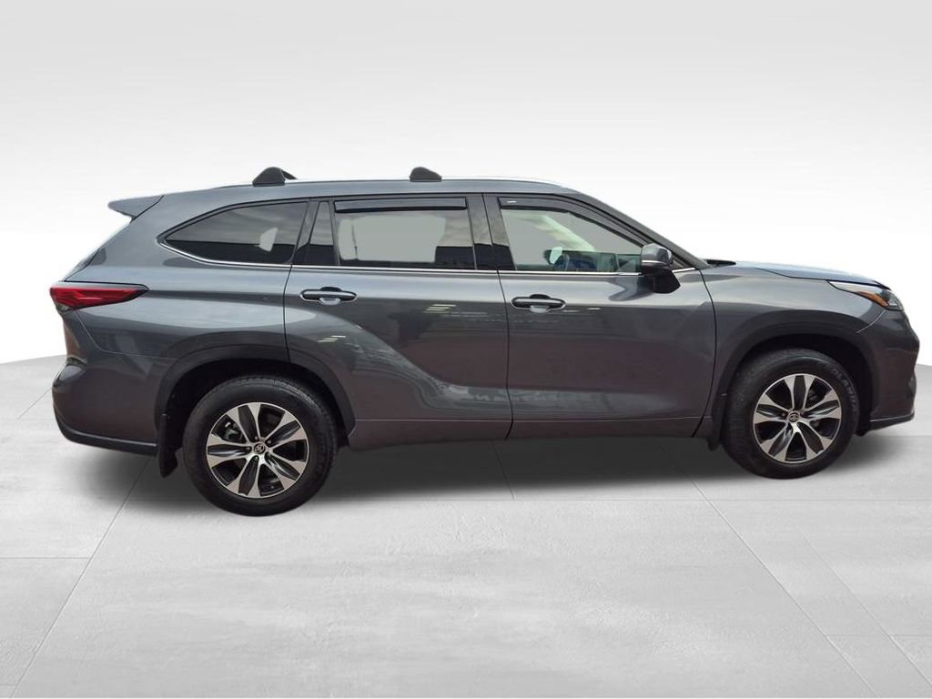 Used 2020 Toyota Highlander XLE image 9