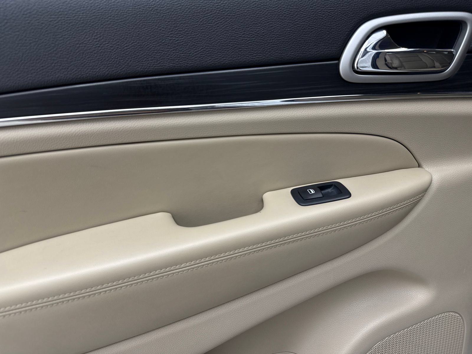 Used 2020 Jeep Grand Cherokee Limited RWD image 40