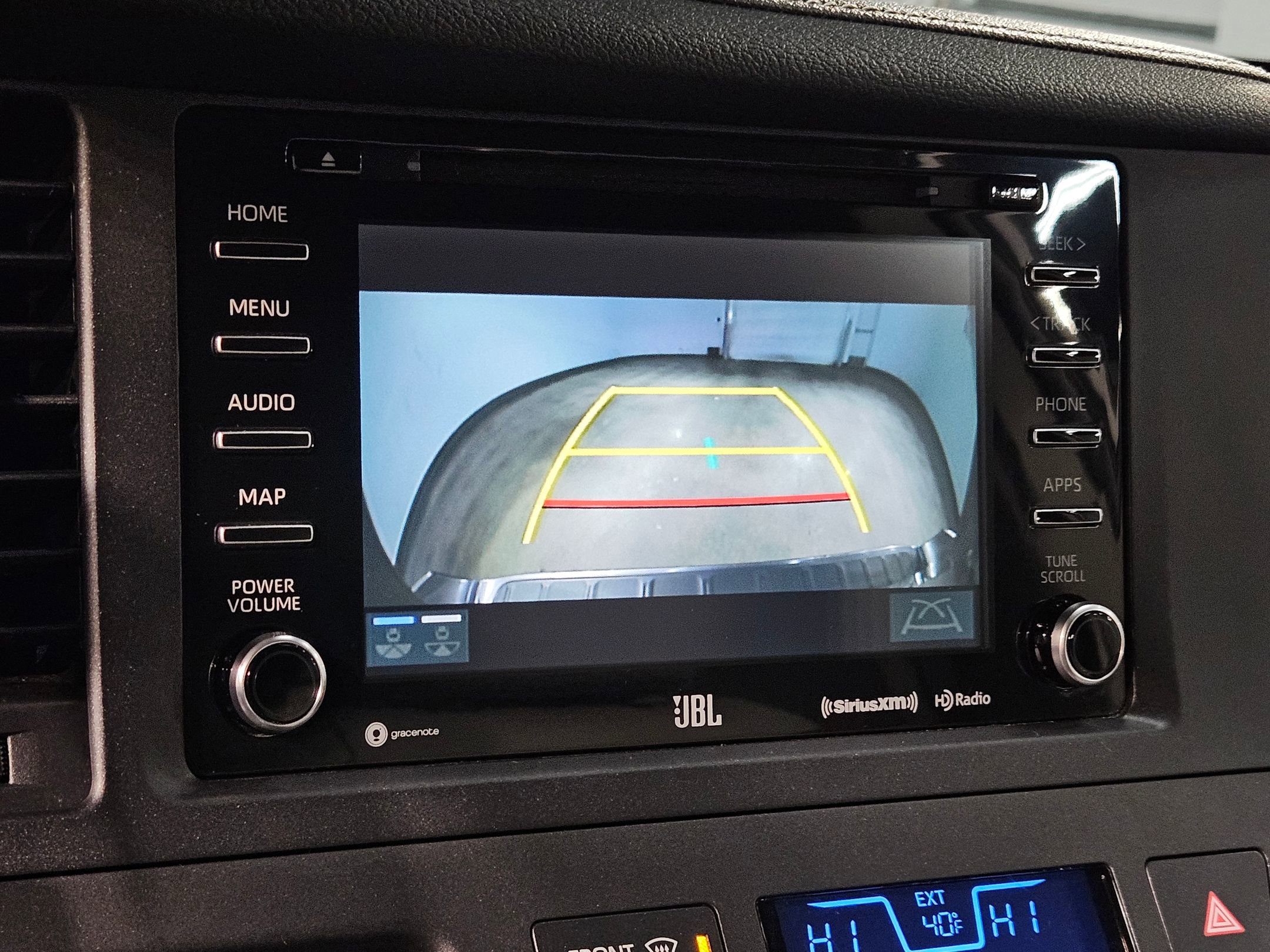 Used 2018 Toyota Sienna Limited image 32