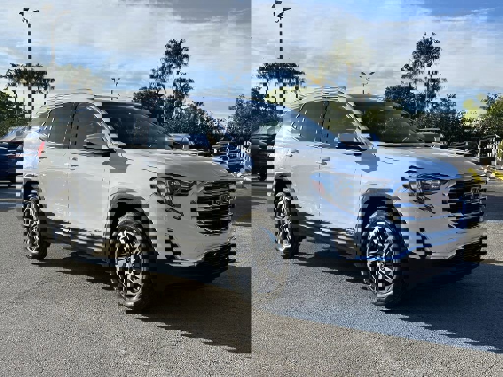 Used 2020 GMC Terrain SLT image 2