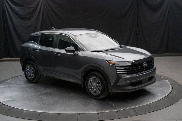 Used 2025 Nissan Kicks S image 2