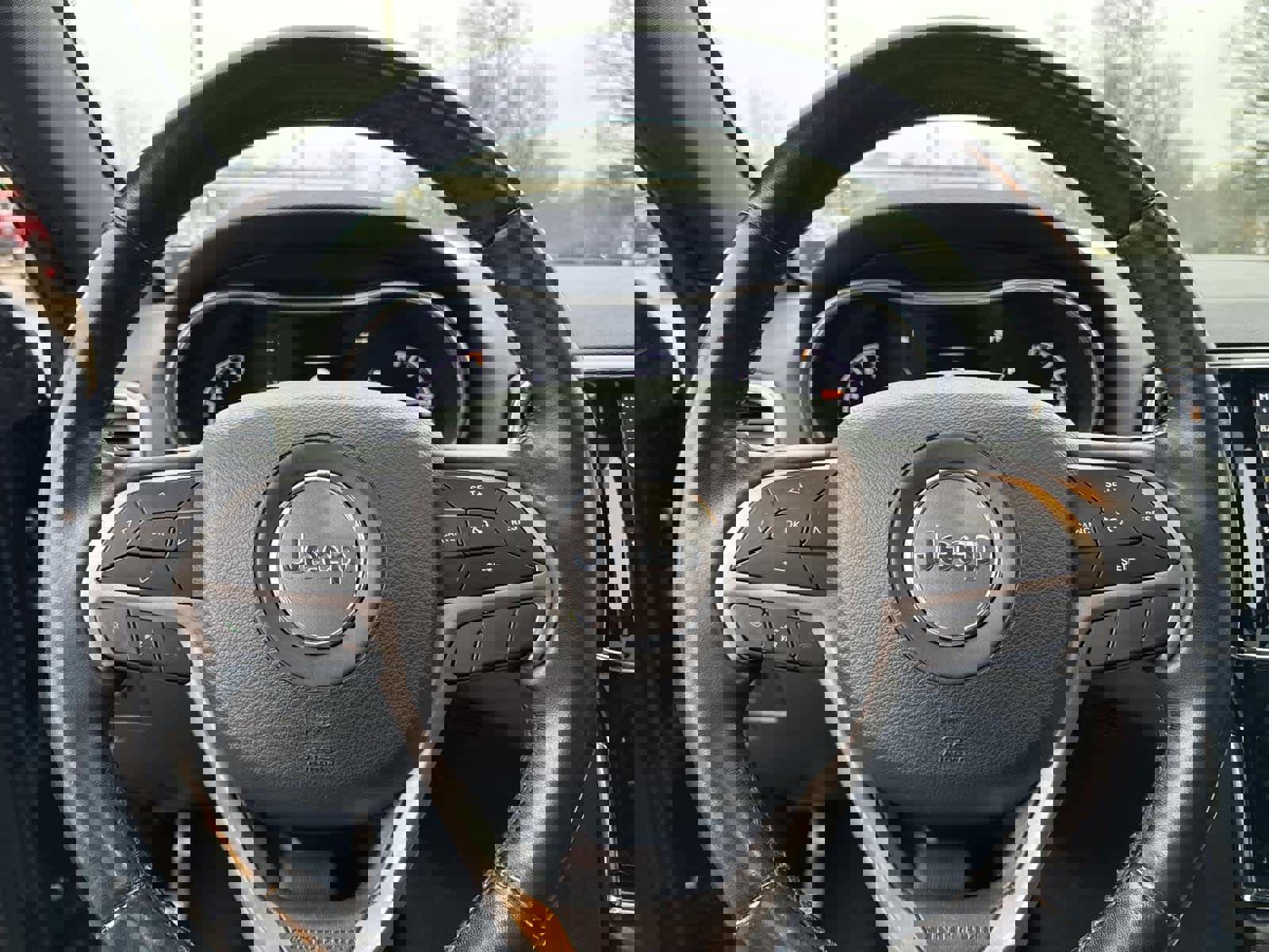 Used 2020 Jeep Grand Cherokee Altitude image 19