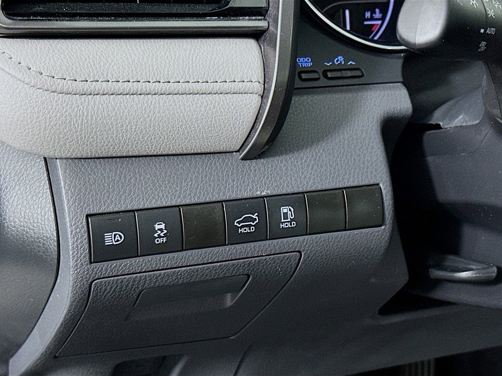 Certified 2020 Toyota Camry SE image 10