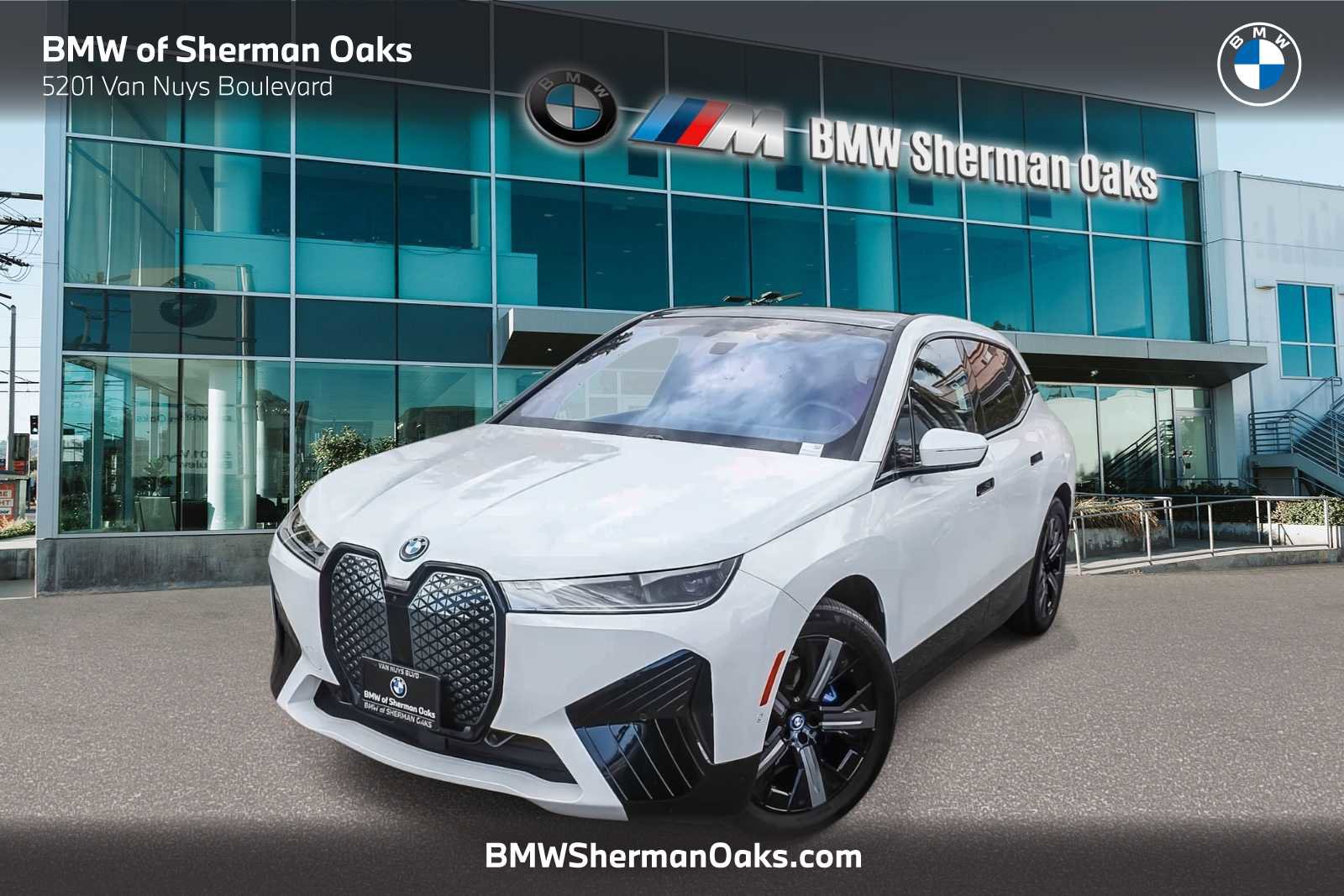 Used 2025 BMW iX xDrive50 image 1