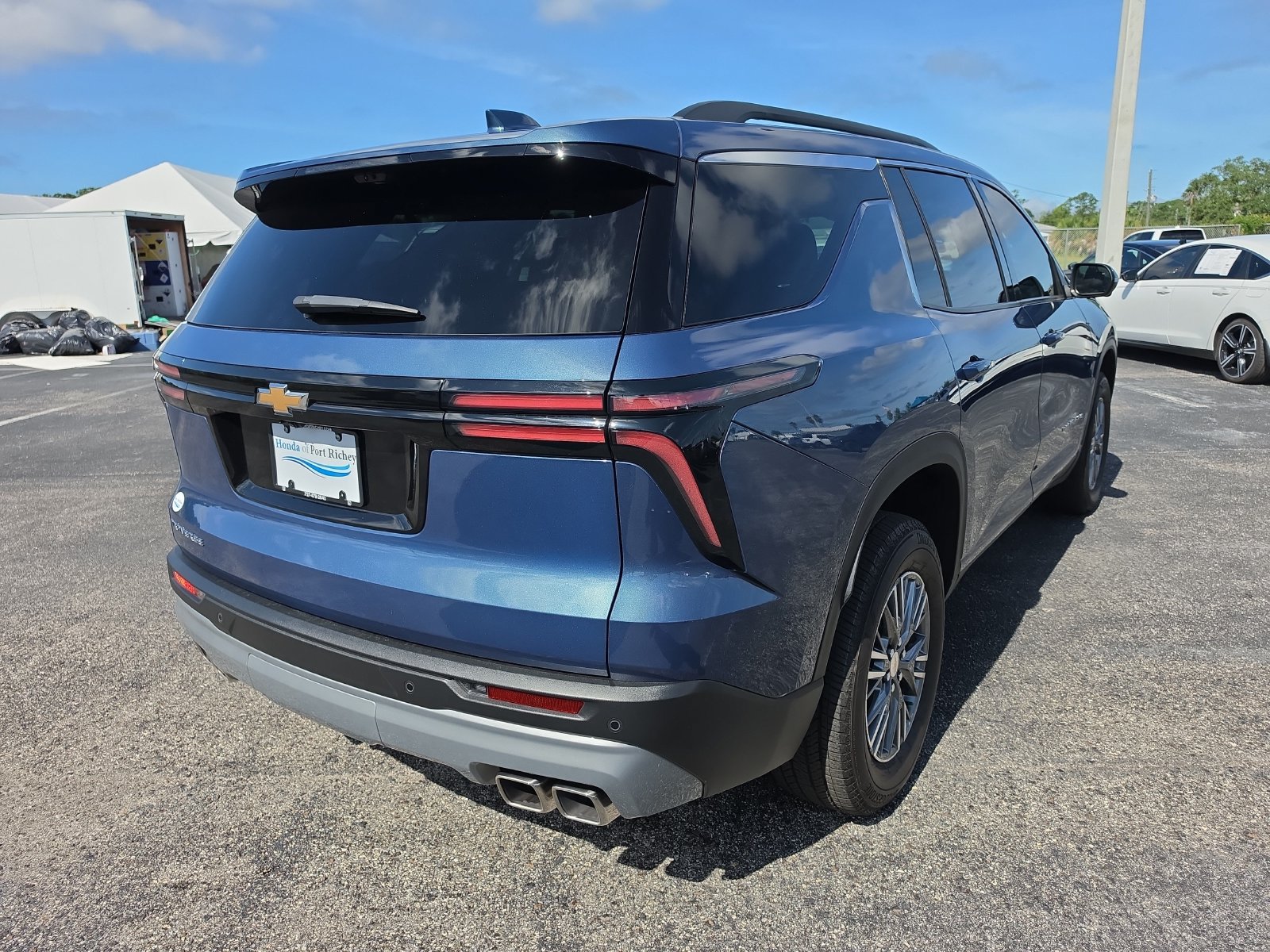Used 2026 Chevrolet Traverse LT w/ Driver Confidence Package FWD image 4