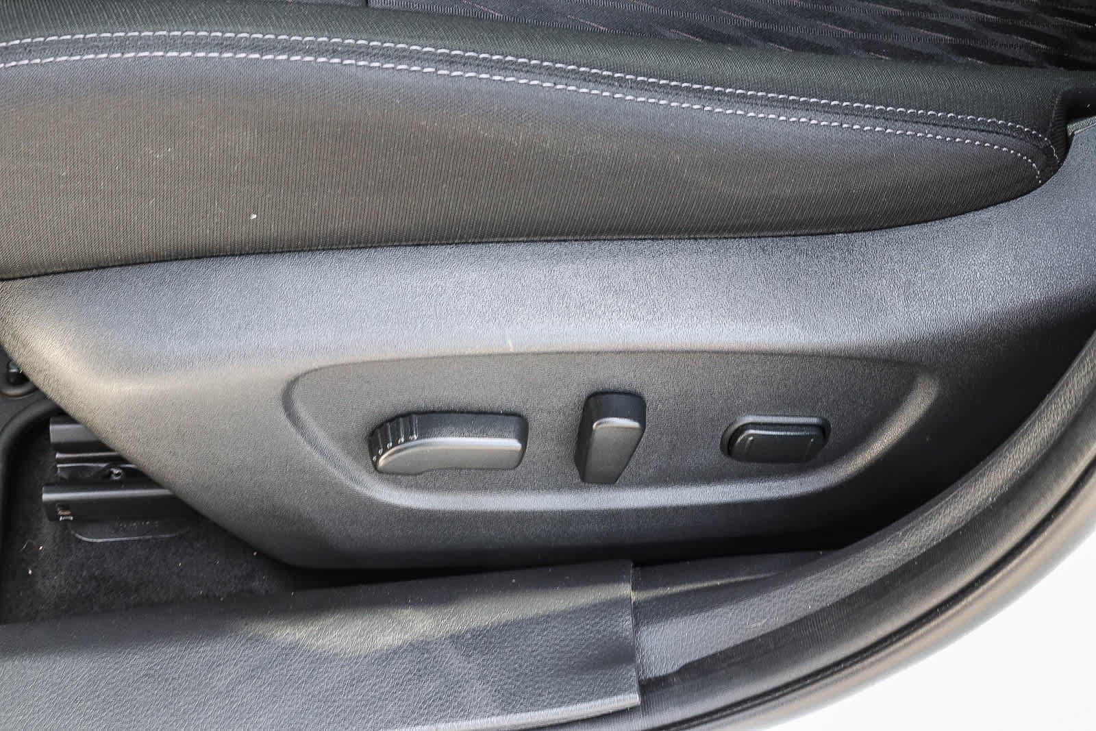 Used 2017 Nissan Rogue SV FWD image 29