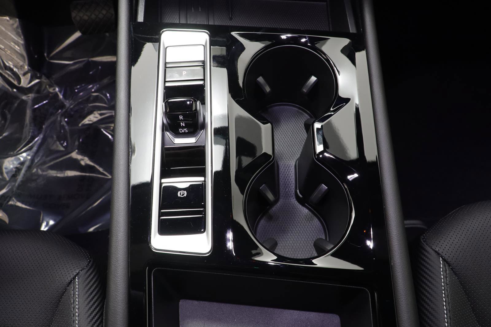 Used 2025 Volkswagen Atlas Cross Sport SE image 12