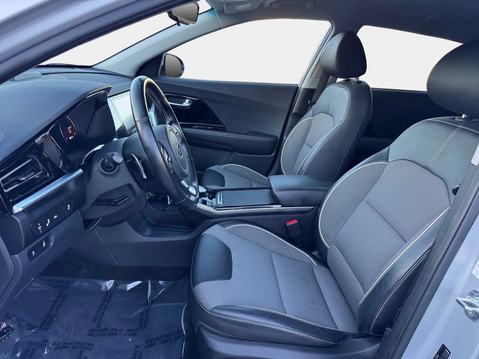 Used 2021 Kia Niro EX w/ Cold Weather Package FWD image 9