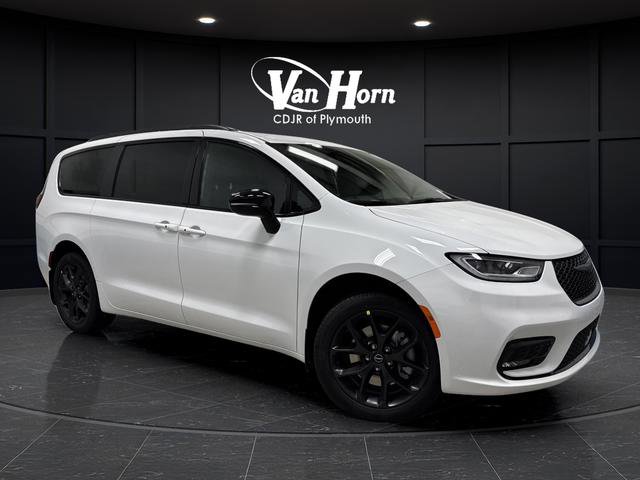 New 2026 Chrysler Pacifica Select w/ S Appearance Package image 1