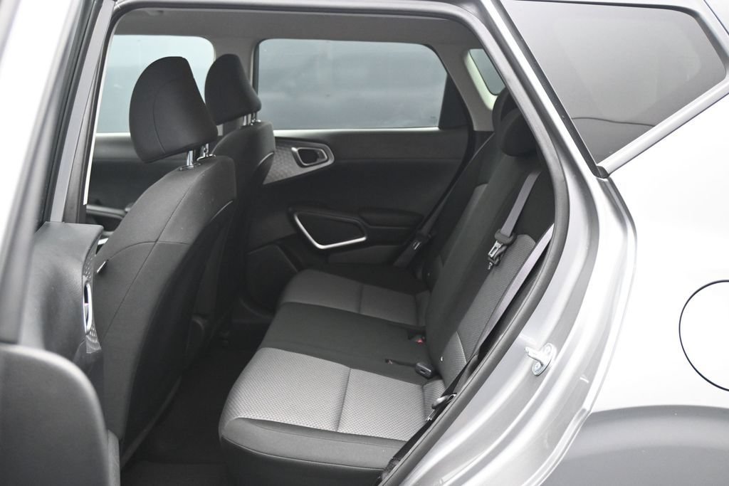 Used 2025 Kia Soul LX w/ LX Technology Package FWD image 24
