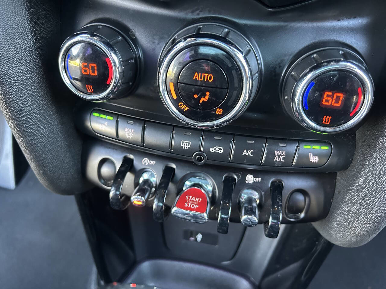 Used 2019 MINI Cooper 2-Door Hardtop image 18