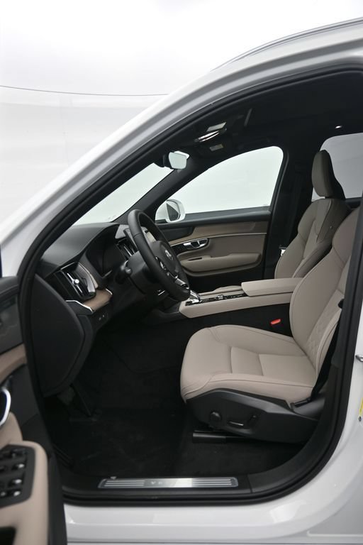 New 2026 Volvo XC90 T8 Plus w/ Protection Package Premier AWD/4WD image 11