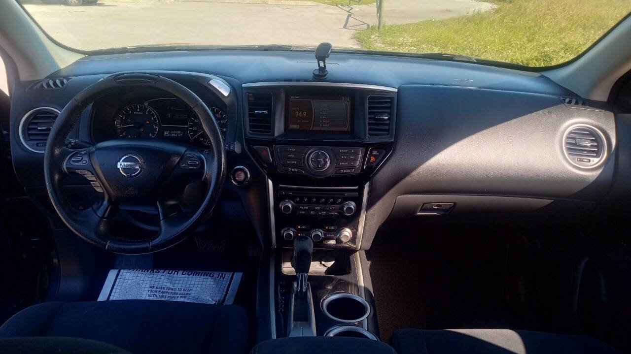 Used 2014 Nissan Pathfinder SV image 19