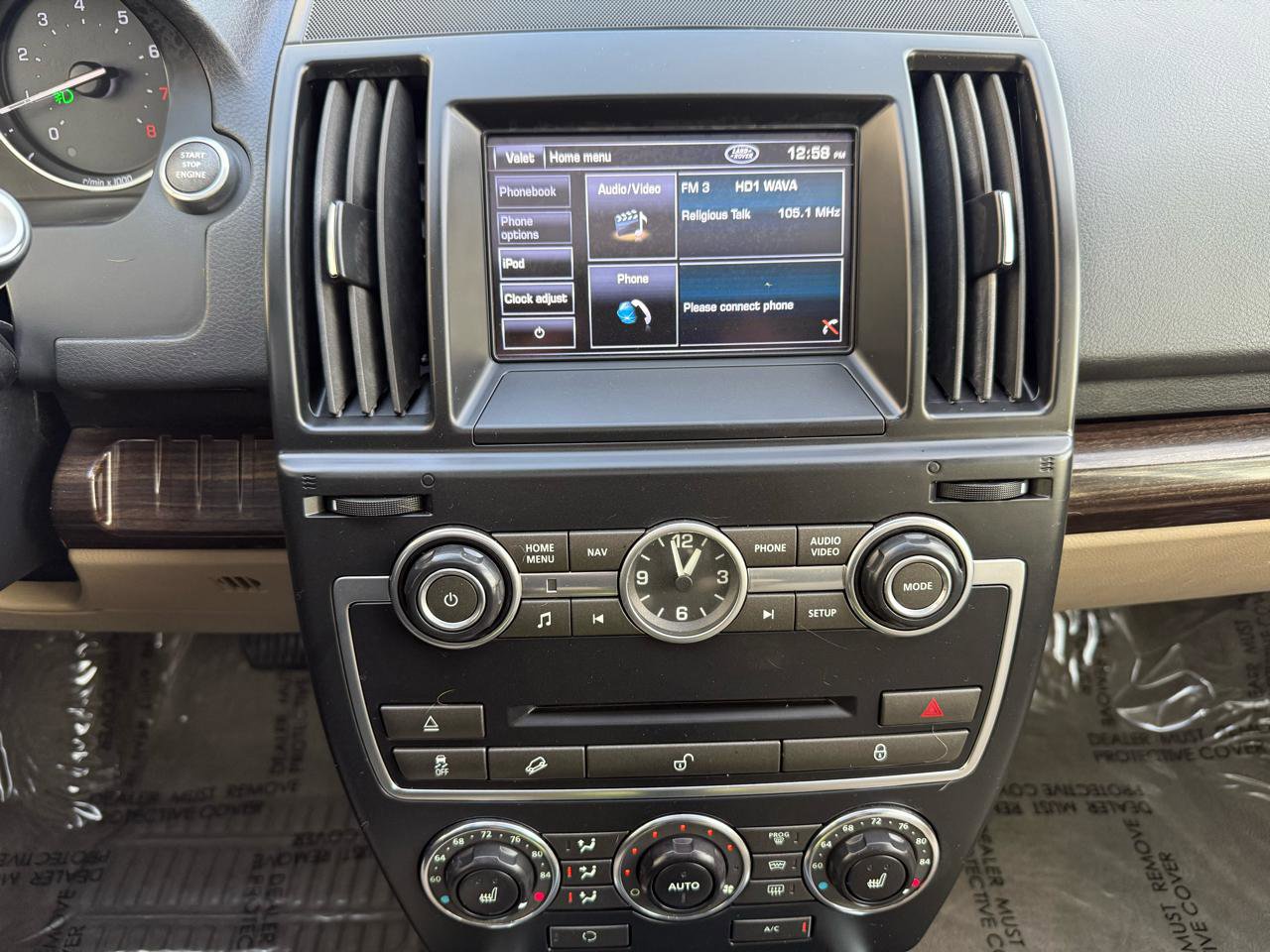 Used 2013 Land Rover LR2 image 30