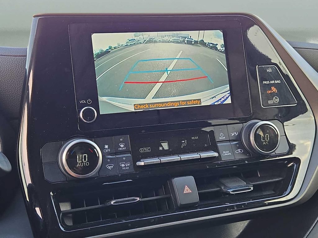 Used 2023 Toyota Highlander L FWD image 27