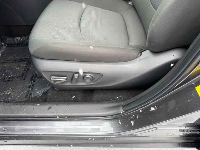 Used 2025 Toyota RAV4 XLE AWD/4WD image 15