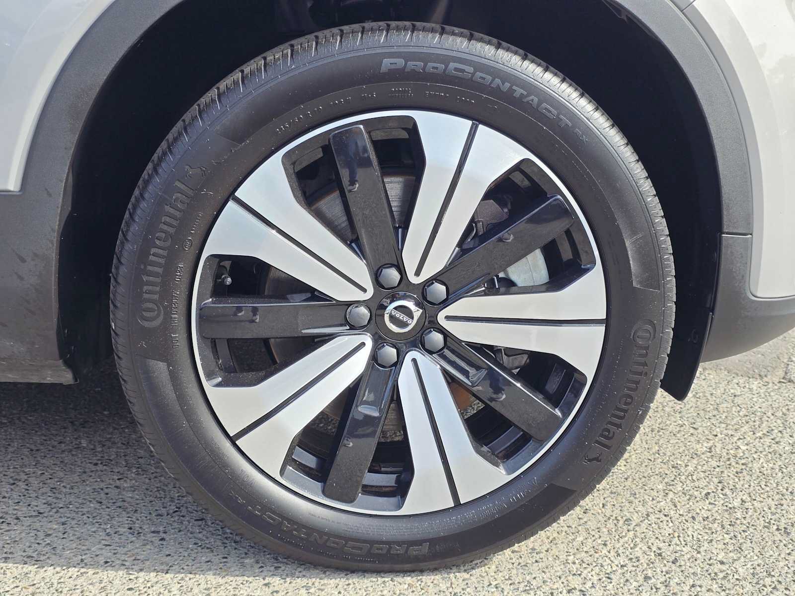 Certified 2023 Volvo XC40 Recharge Core w/ Protection Package Premier AWD/4WD image 11