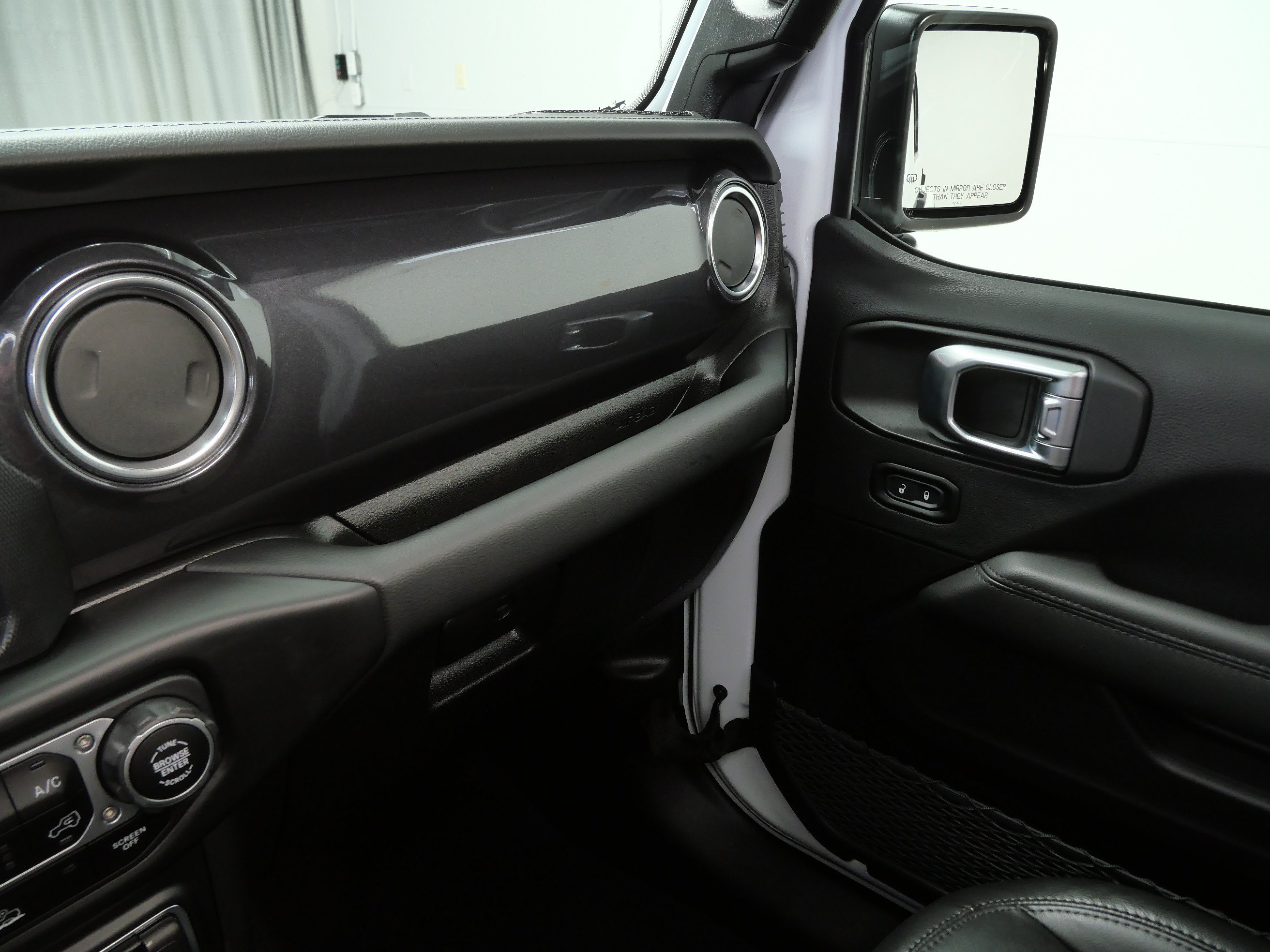 Used 2023 Jeep Wrangler Unlimited Sahara AWD/4WD image 21