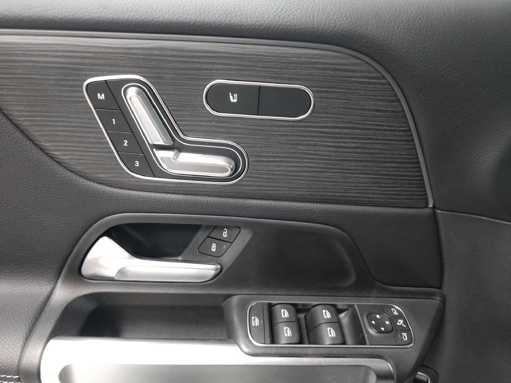Certified 2026 Mercedes-Benz GLB 250 4MATIC image 6
