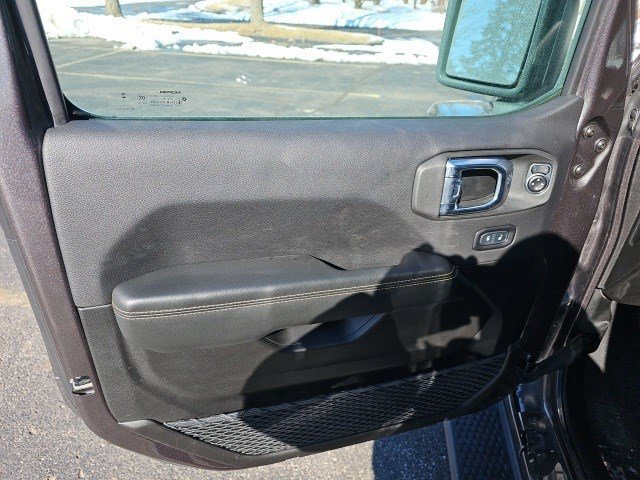 Used 2025 Jeep Wrangler Sahara image 21