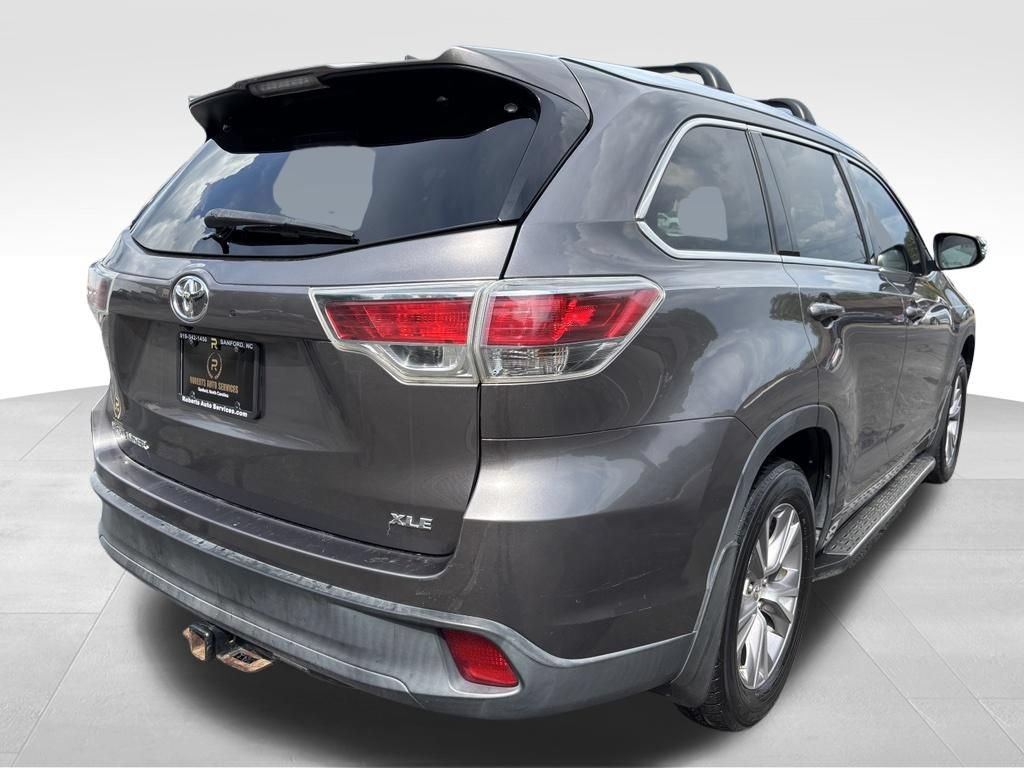 Used 2014 Toyota Highlander XLE FWD image 5