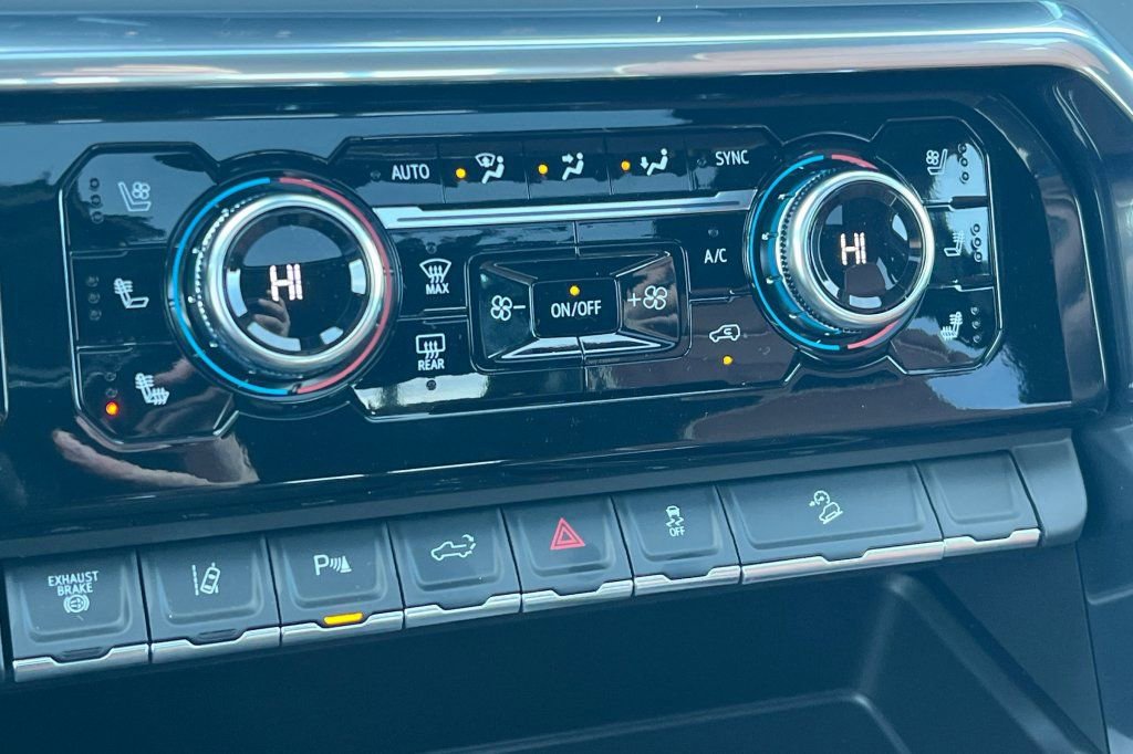 New 2026 GMC Sierra 3500 Denali Ultimate image 17