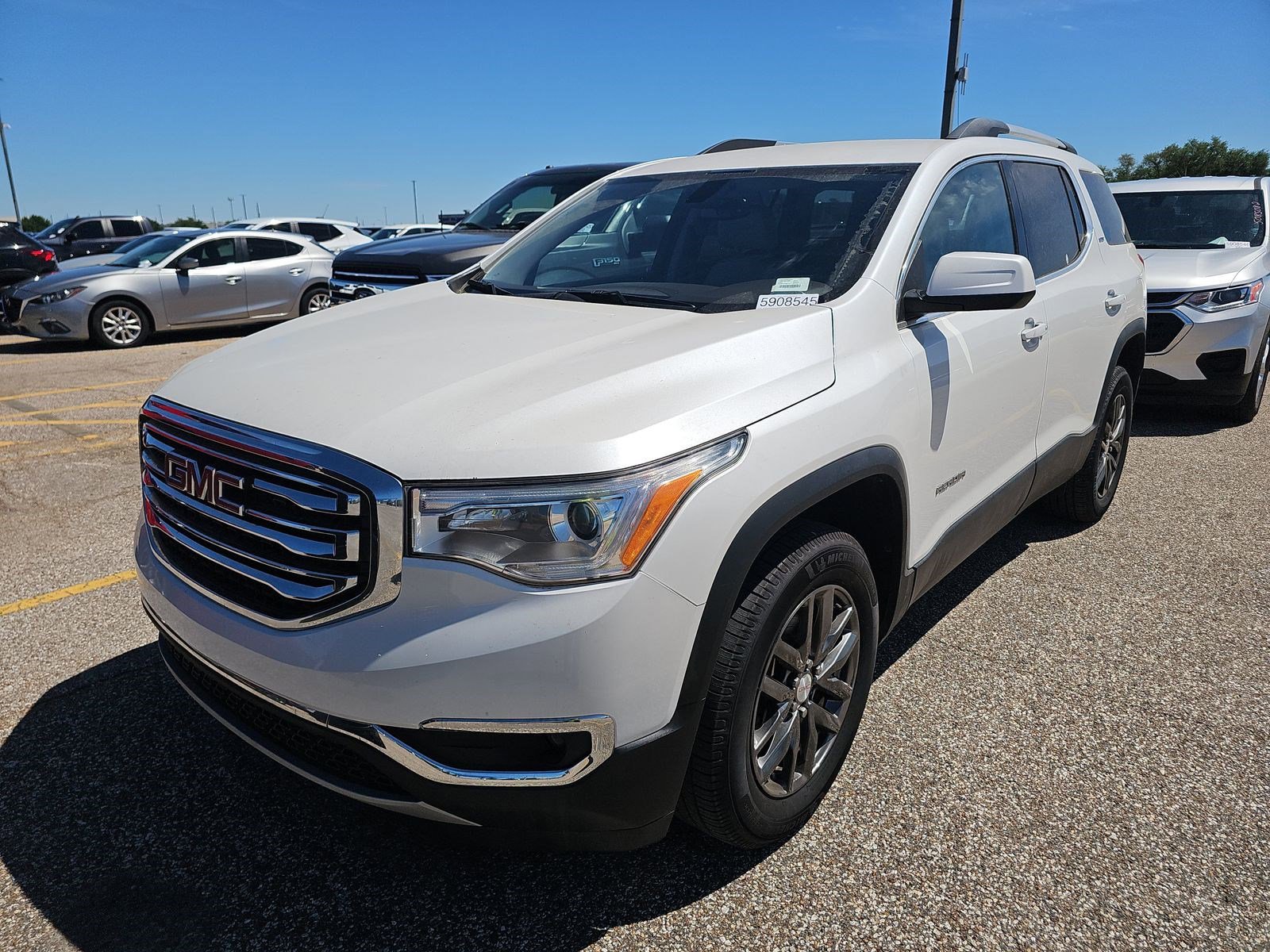 Used 2019 GMC Acadia SLT w/ LPO, Floor Liner Package FWD image 2