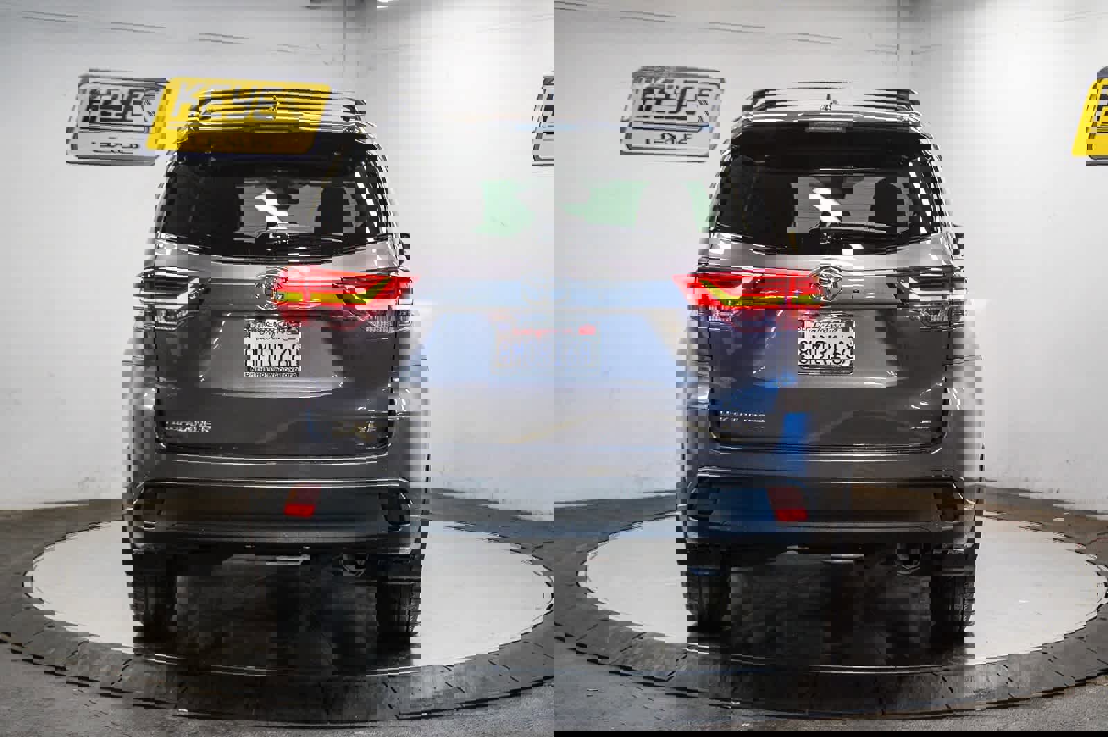 Used 2019 Toyota Highlander XLE image 3