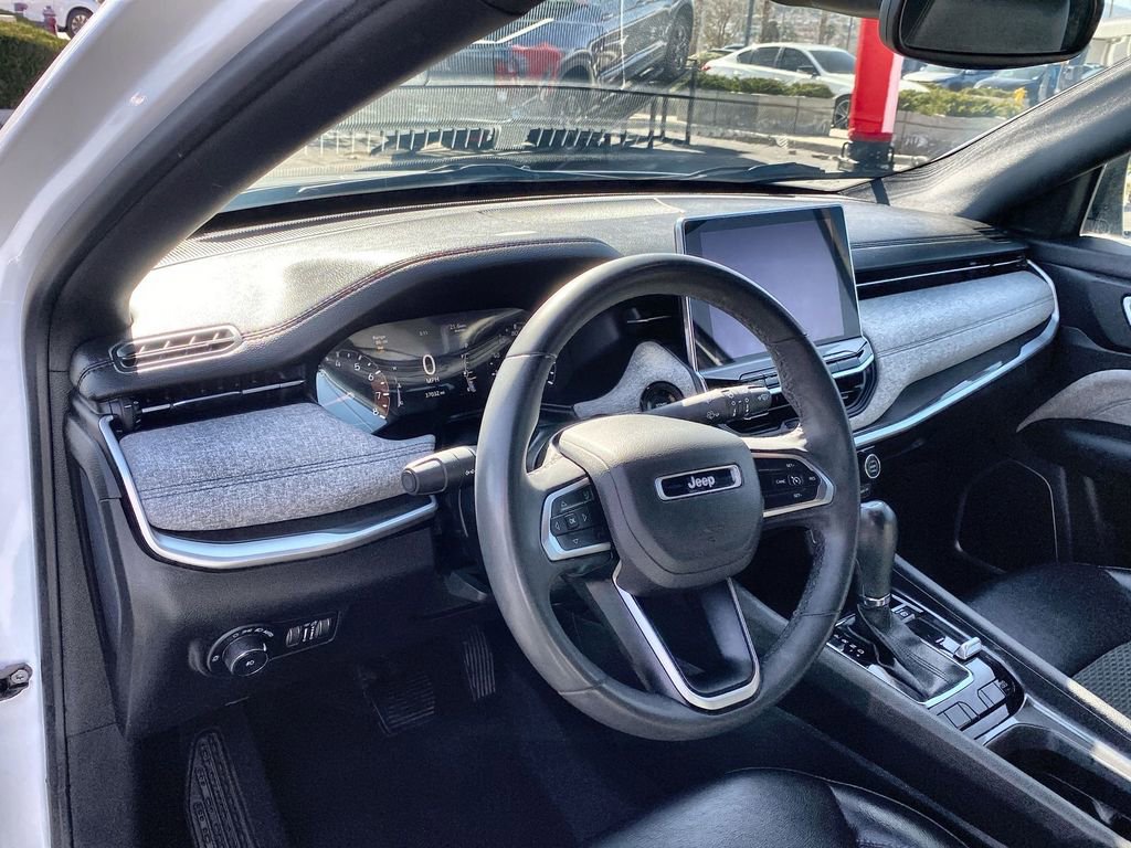 Used 2023 Jeep Compass Latitude image 10