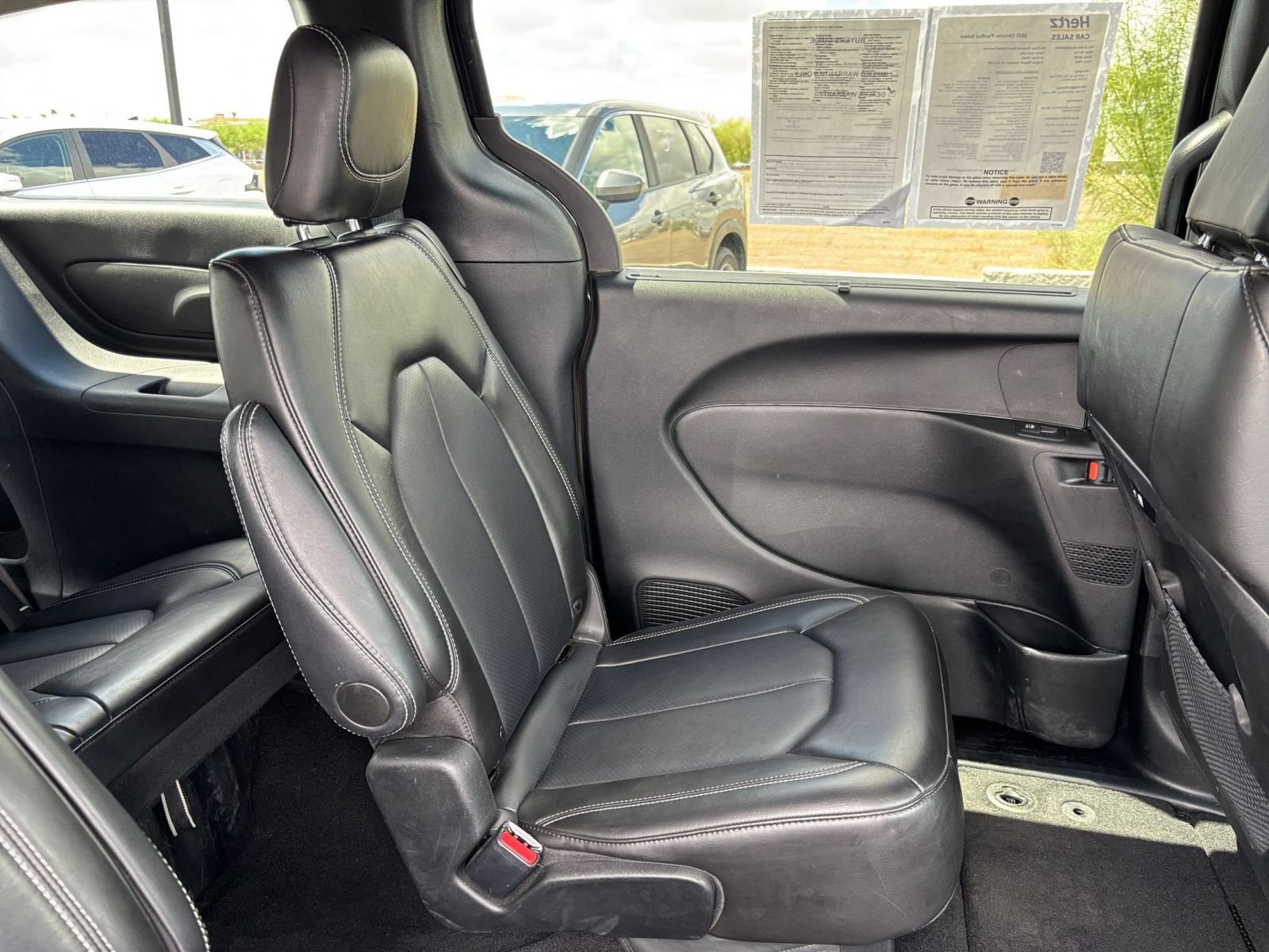 Used 2025 Chrysler Pacifica Select FWD image 39