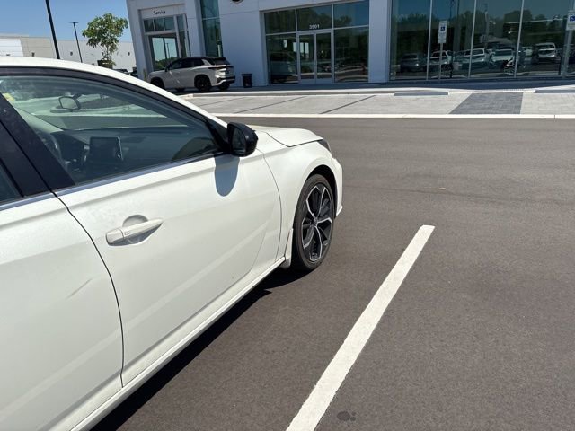 Used 2023 Nissan Altima 2.5 SR image 17