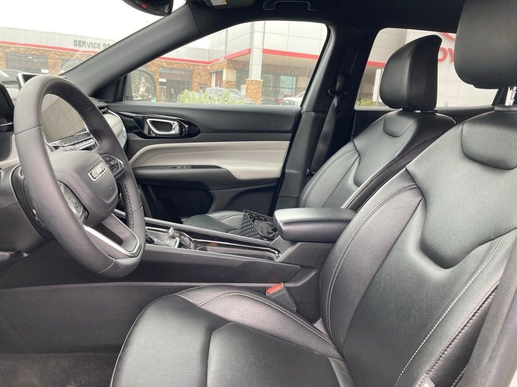 Used 2025 Jeep Compass Limited image 10