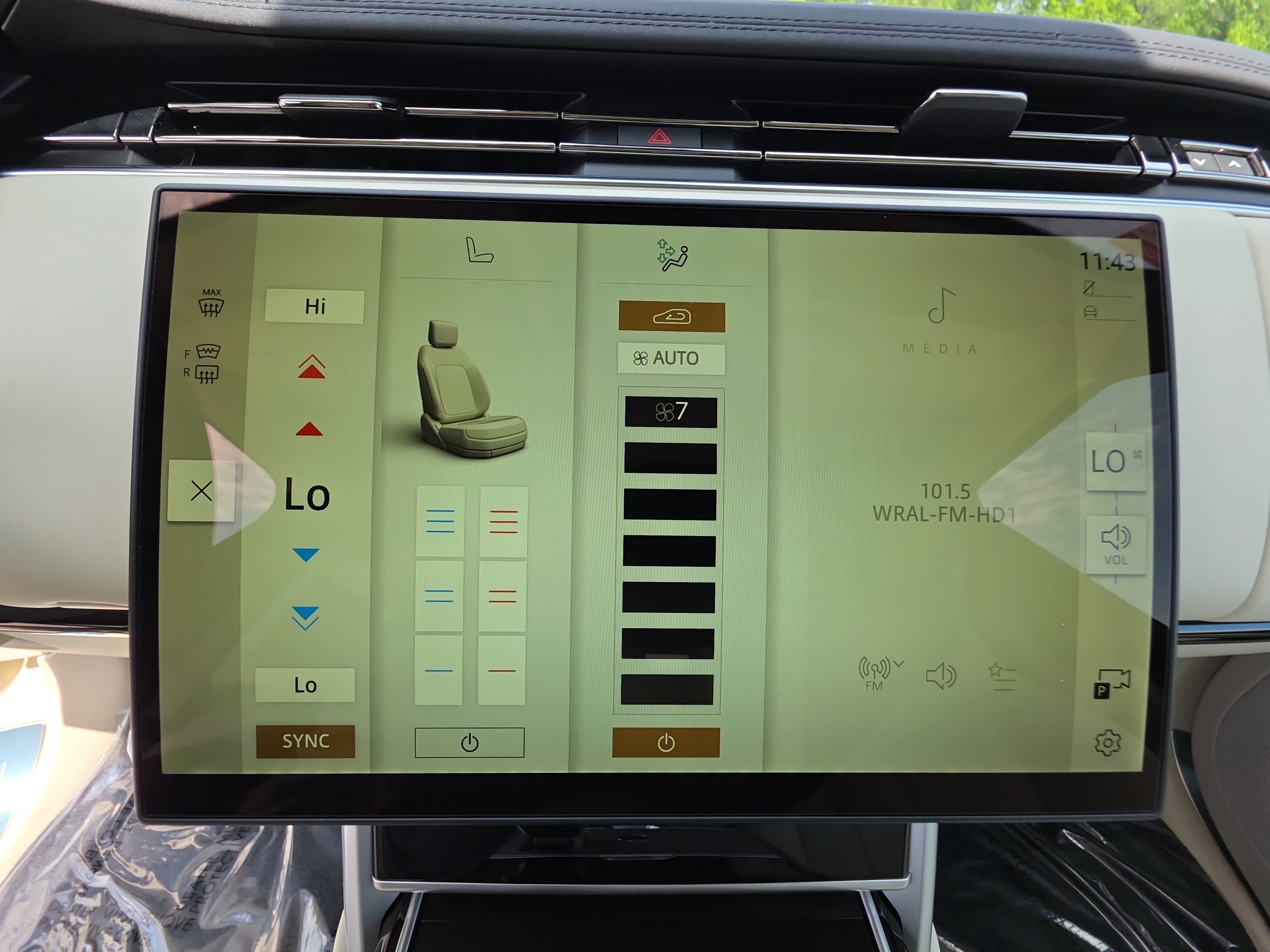 New 2026 Land Rover Range Rover Long Wheelbase SE AWD/4WD image 23