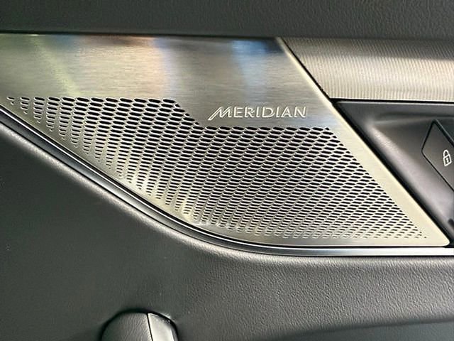 Certified 2025 Jaguar F-PACE R-Dynamic S image 34