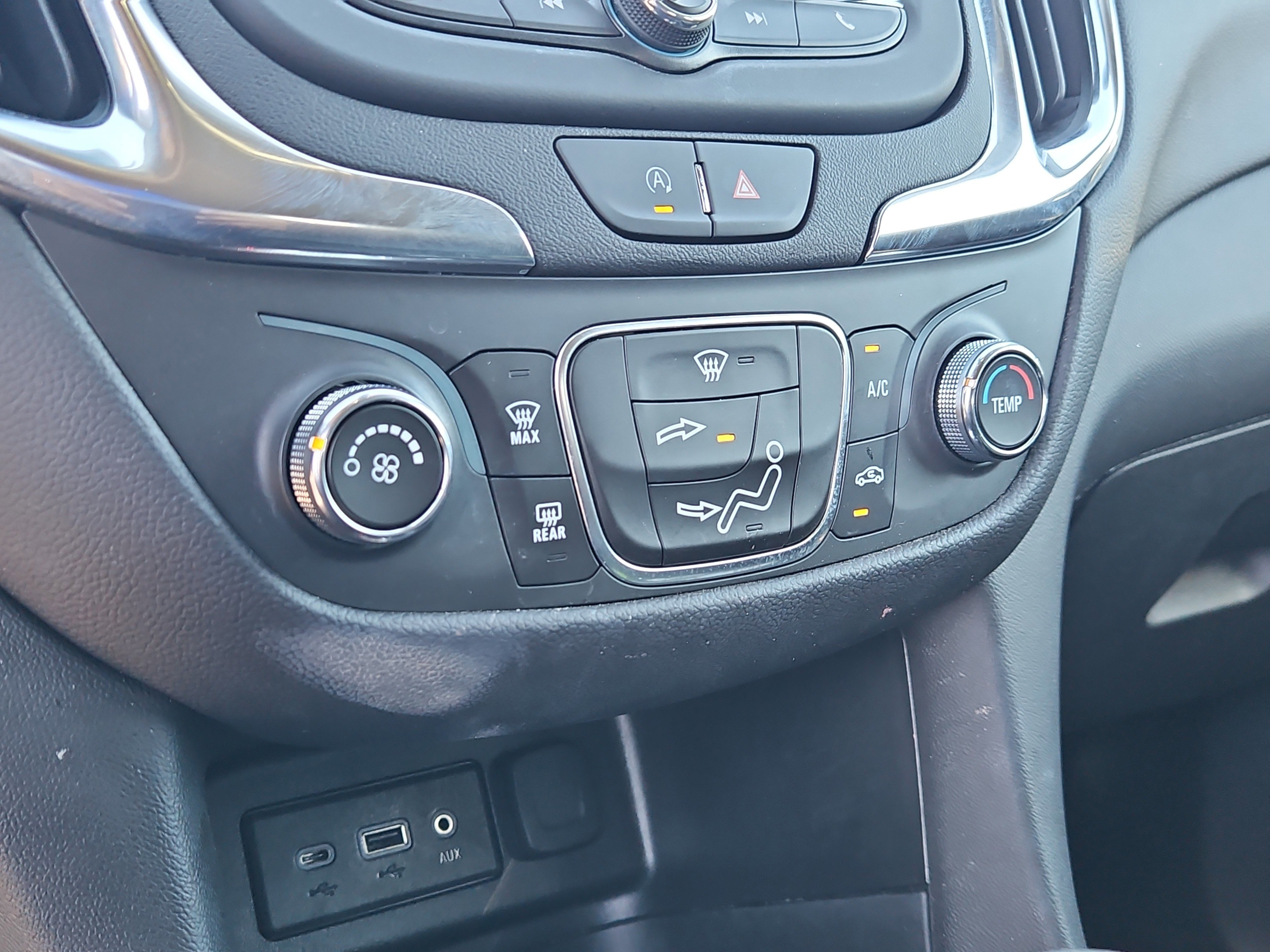 Used 2024 Chevrolet Equinox LT FWD image 27