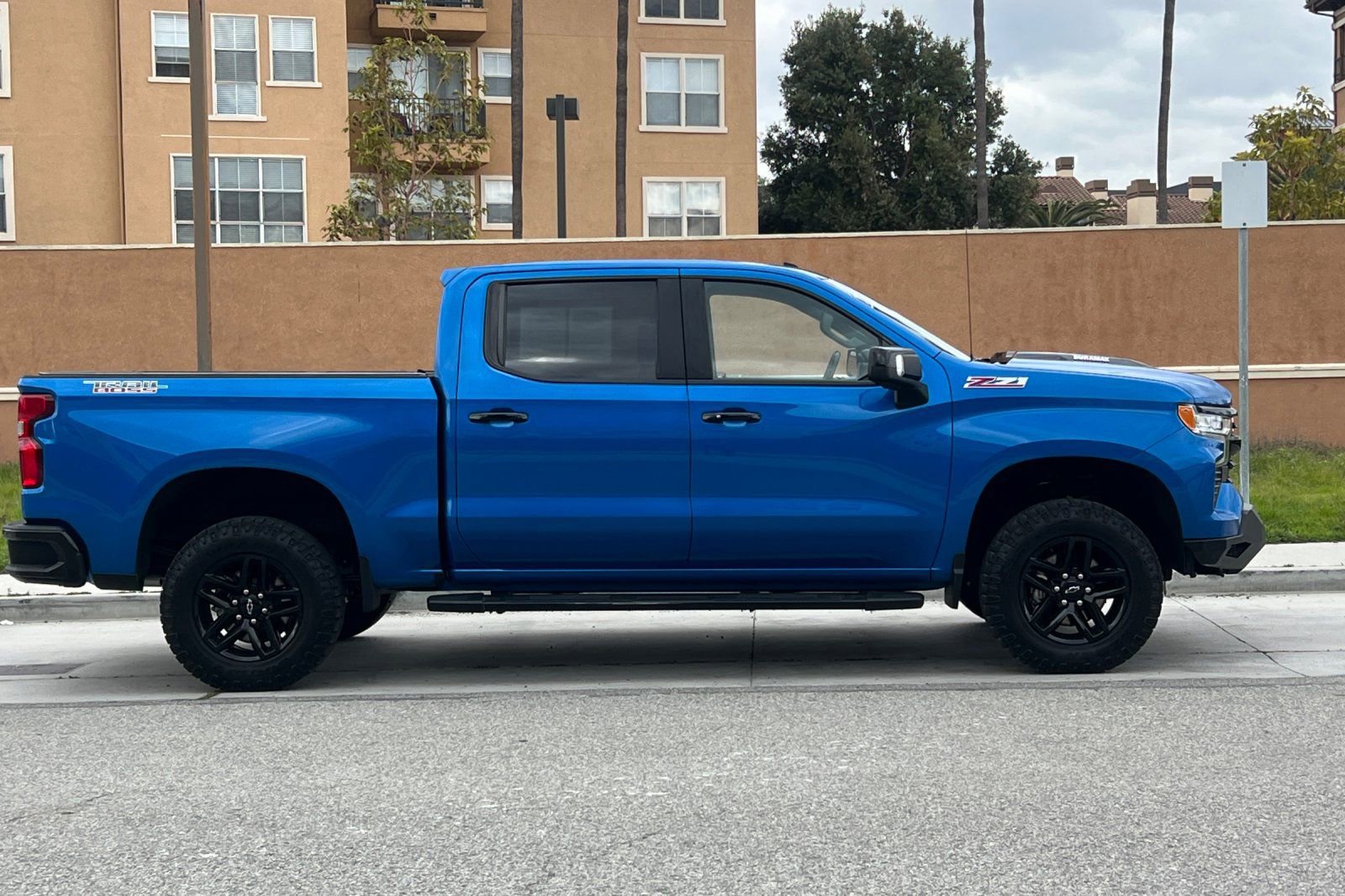 Used 2022 Chevrolet Silverado 1500 LT Trail Boss w/ LT Trail Boss Premium Package AWD/4WD image 3