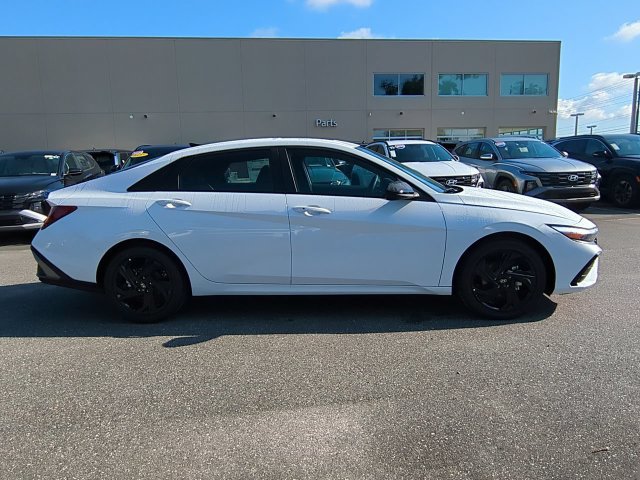 New 2026 Hyundai Elantra SEL Sport FWD image 4