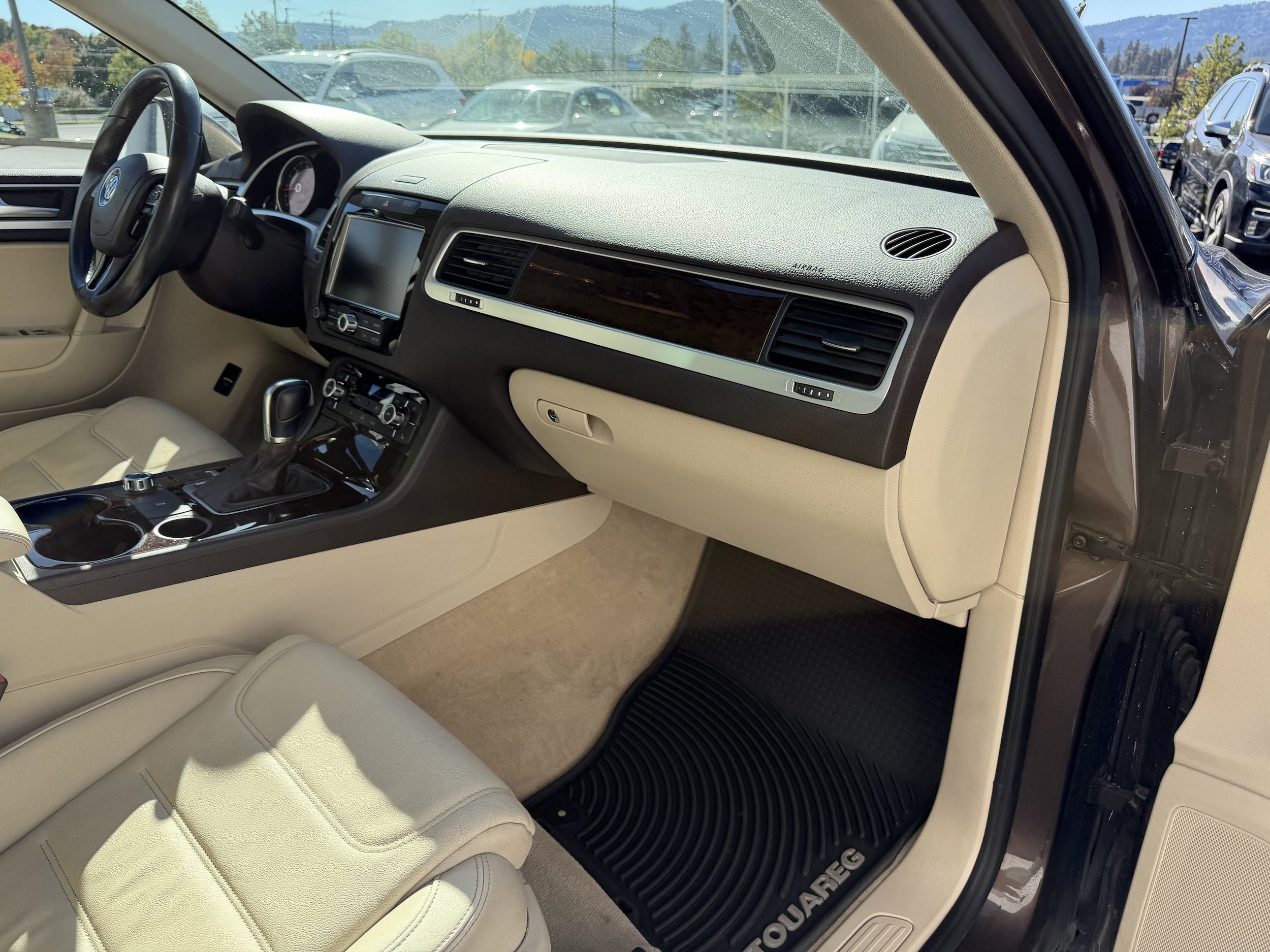 Used 2013 Volkswagen Touareg TDI AWD/4WD image 35
