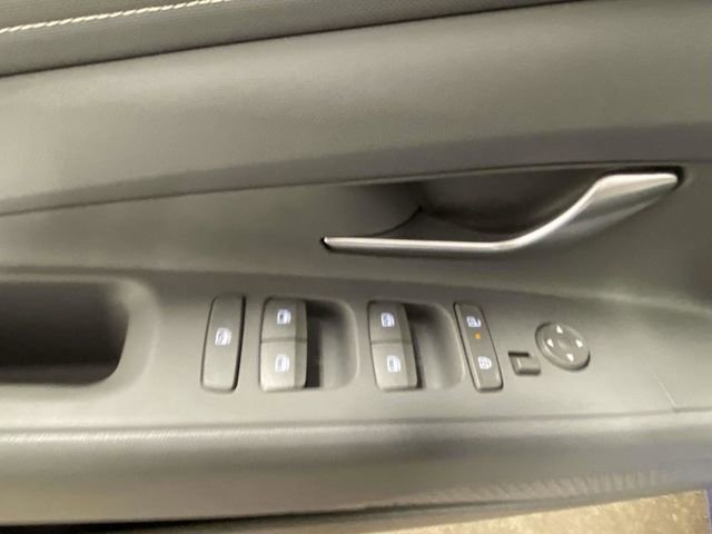 Certified 2025 Hyundai Elantra Sport image 13