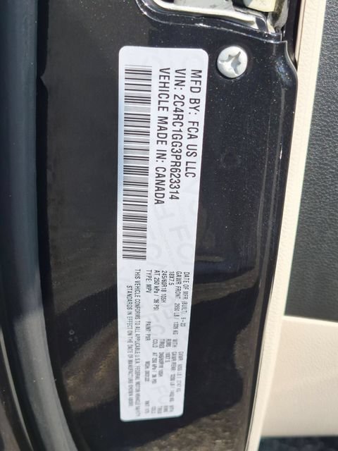 Used 2023 Chrysler Pacifica Limited FWD image 36