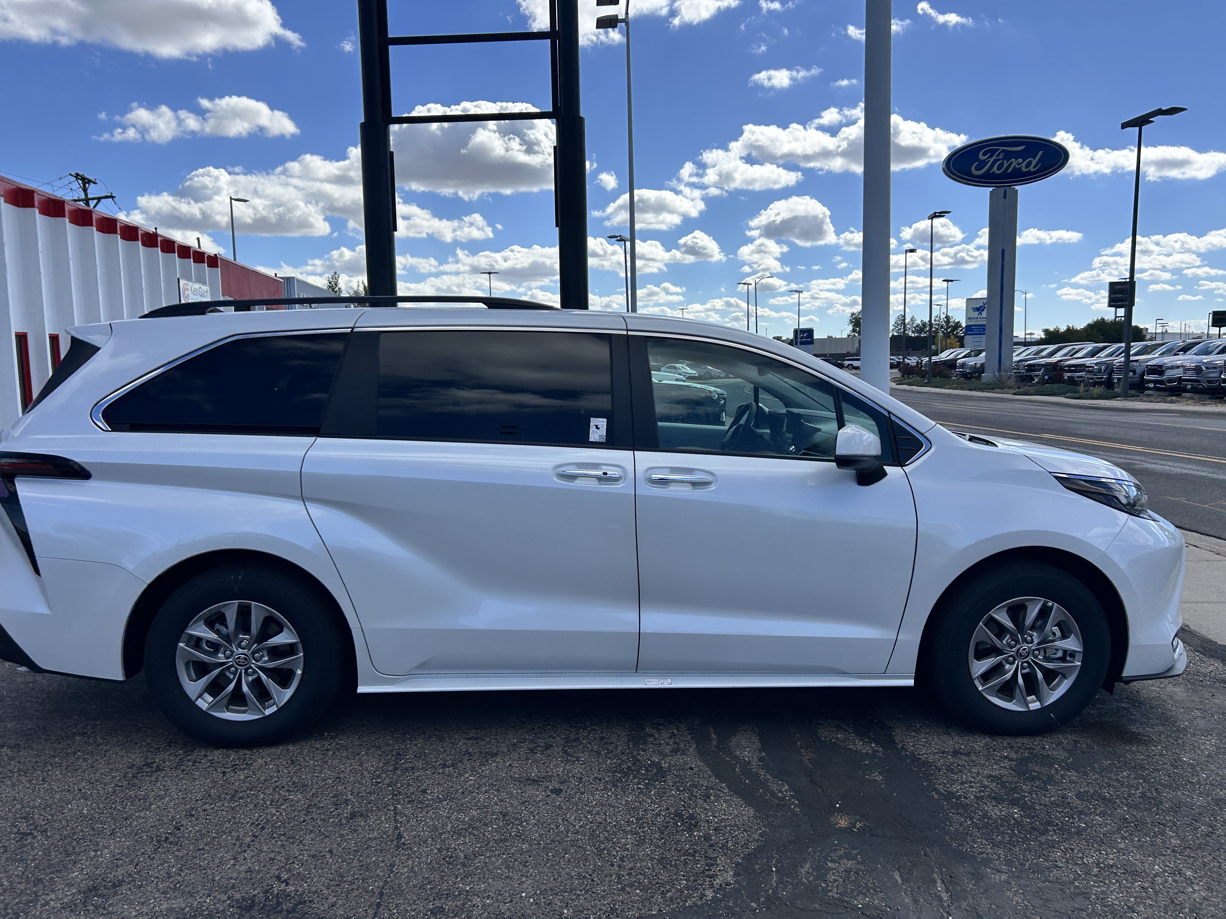 Certified 2026 Toyota Sienna XLE AWD/4WD image 6