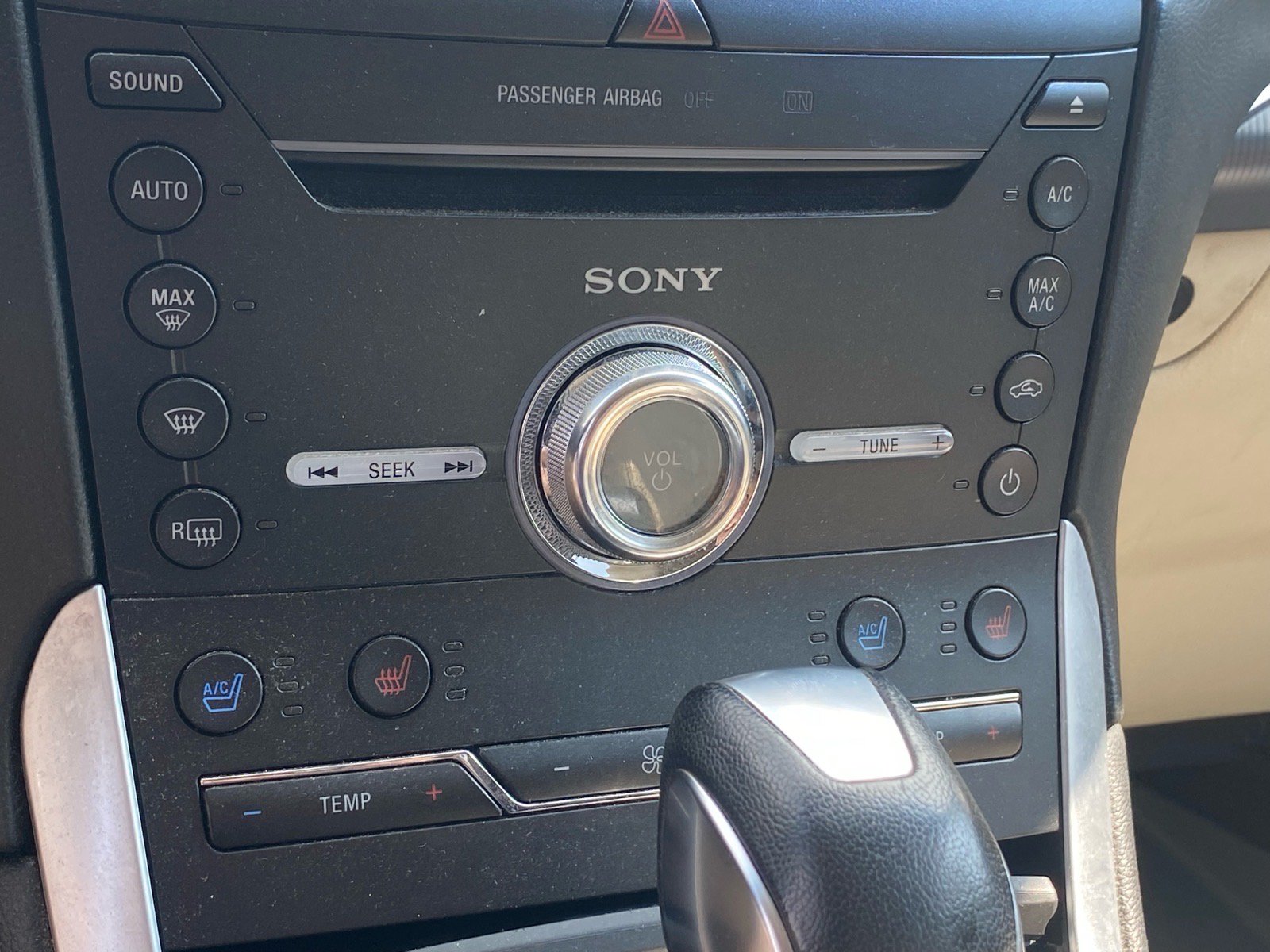 Used 2018 Ford Edge Titanium w/ Equipment Group 301A FWD image 11