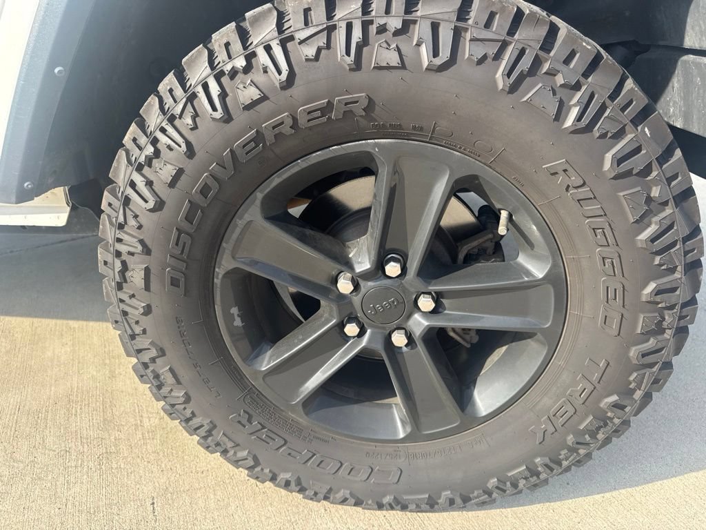 Used 2022 Jeep Wrangler Unlimited Sahara AWD/4WD image 14