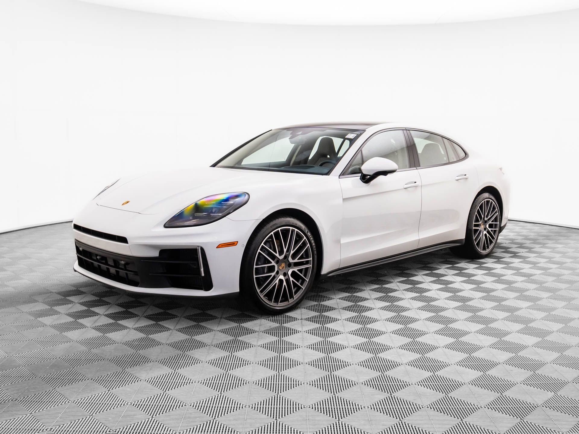 Certified 2025 Porsche Panamera 4 image 1